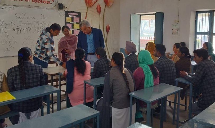 हरिंदर कौर और डॉ. रविंदरपाल सिंह सिंह ने मेगा पीटीएम 3.0 का दौरा किया